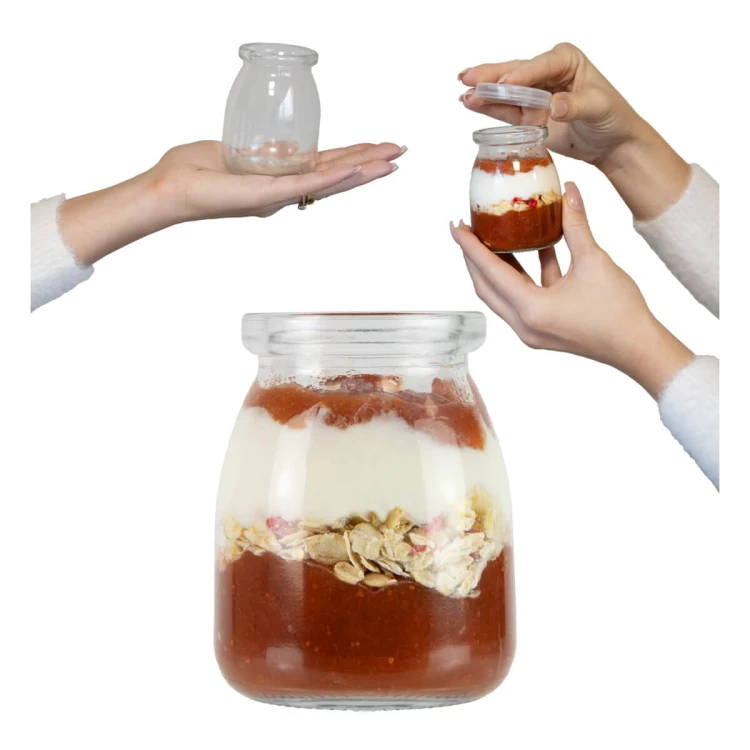 Szklany słoiczek na deserki 150 ml Bimberek wypełniony warstwowym deserem.
