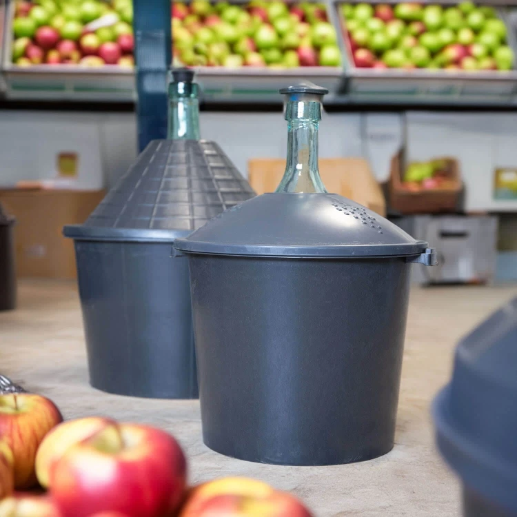 szklany balon na wino w pwlnym koszu 25l bimberek
