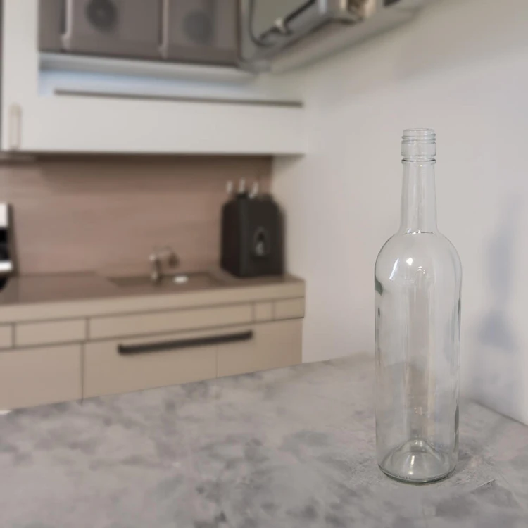 Bezbarwne wino na zakretke 650ml bimberek