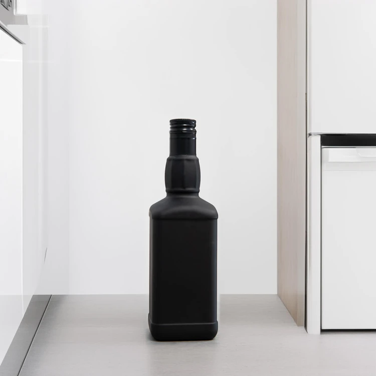 czarna butelka na whisky, bimber daniels bimberek